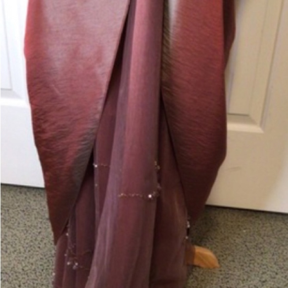 Gown - Picture 5 of 7
